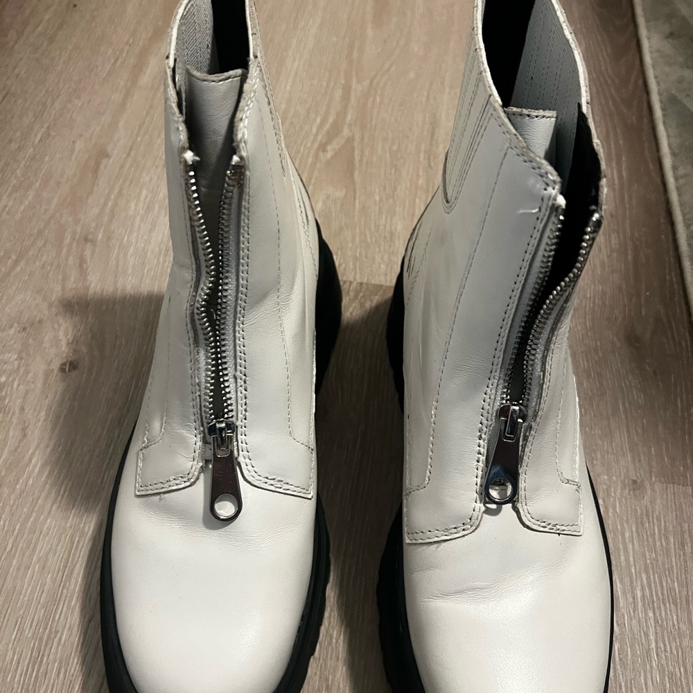 White Zippered Ankle Boots Marc Fischer LTD boots size 9.5, barely worn